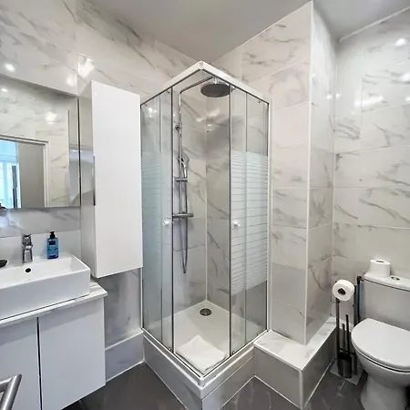 23 - Charming Parisian Flat In * Parigi